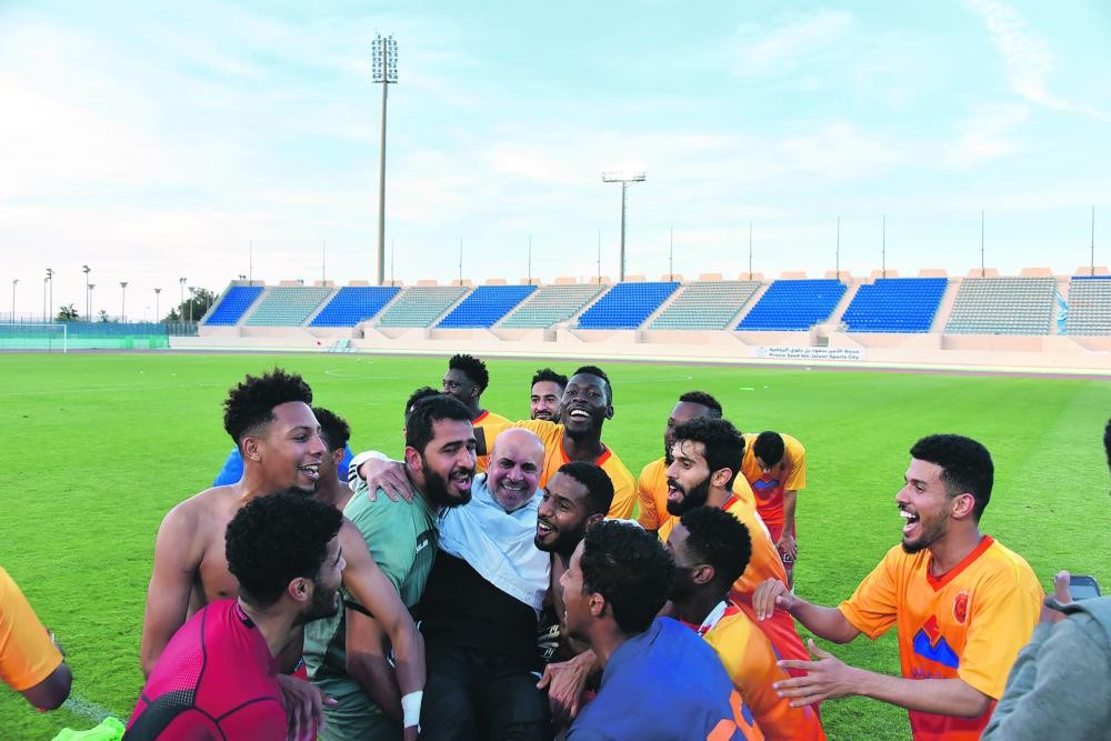 الجنبي.. مدرب تكتيكي وطبيب نفسي
