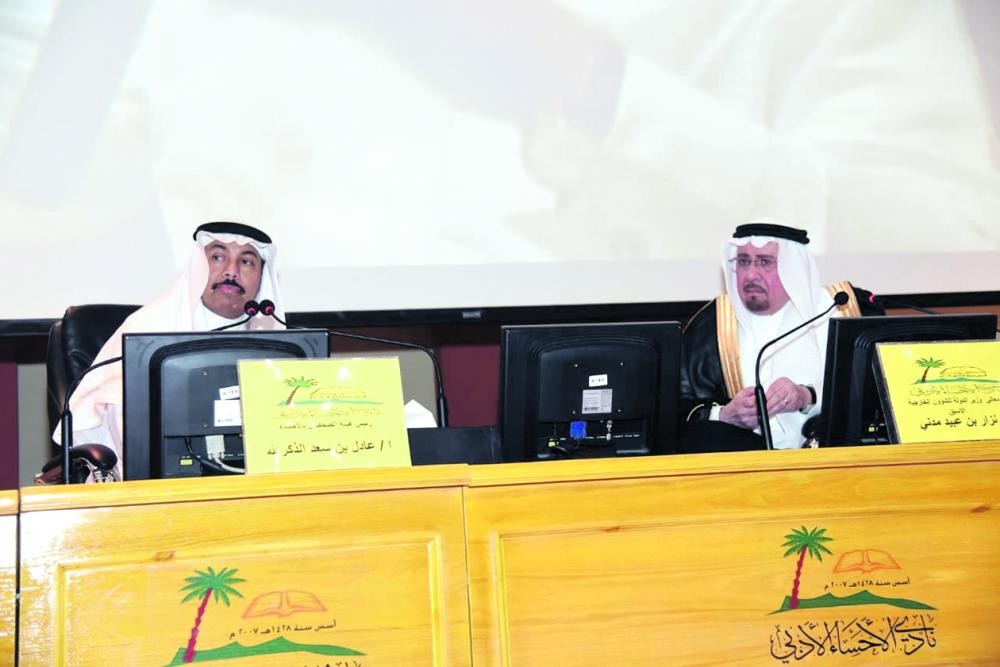 مدني ينقل دروسا من حياته السياسية في أدبي الأحساء