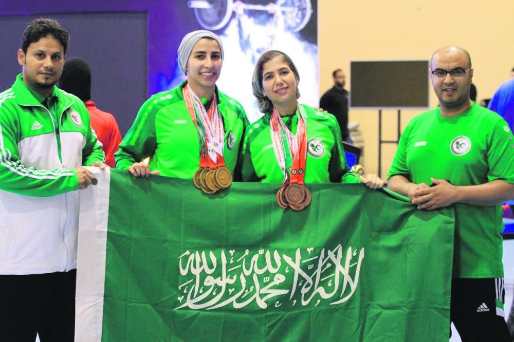 رياضيو المملكة يدعمون «الرياضة النسائية»