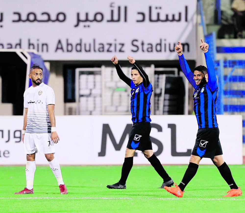 النهضة يتألق ويكسب الطائي بهدفين