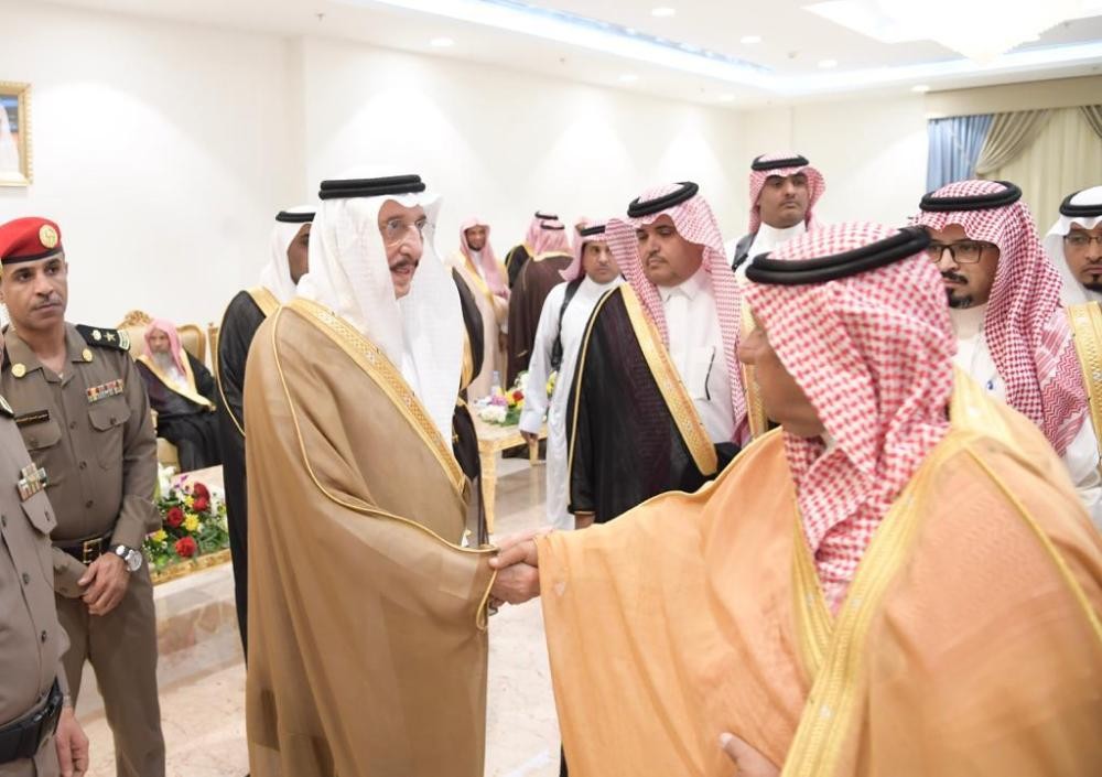 أمير جازان يطلع على خدمات «الأطفال المعاقين» 
