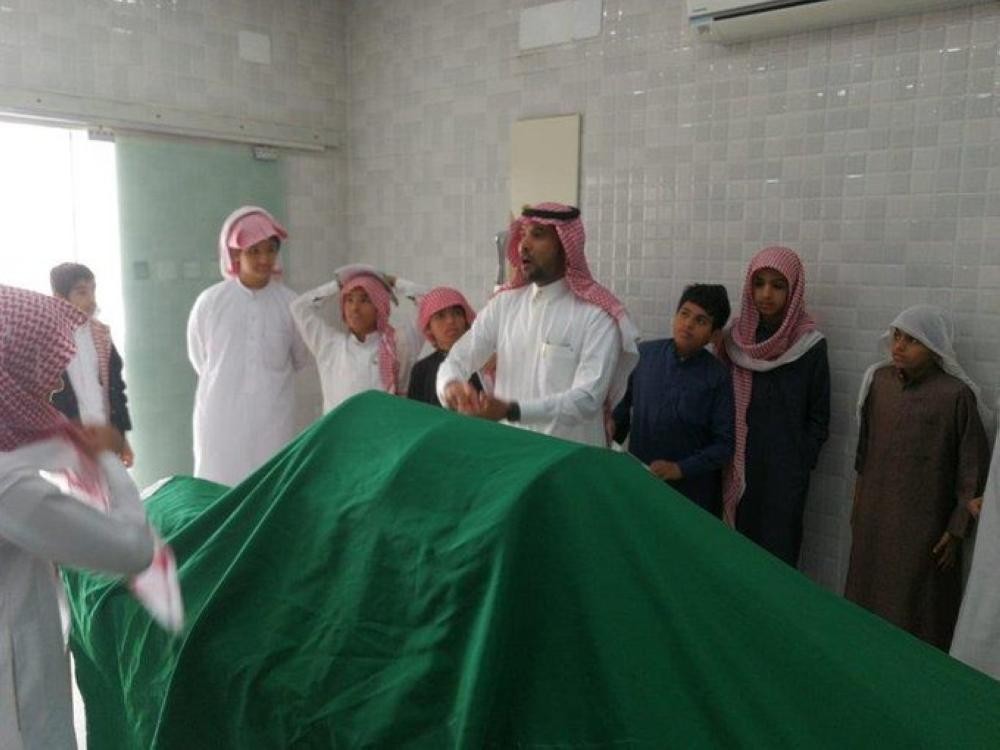 حصة مدرسية في «مغسلة الموتى»
