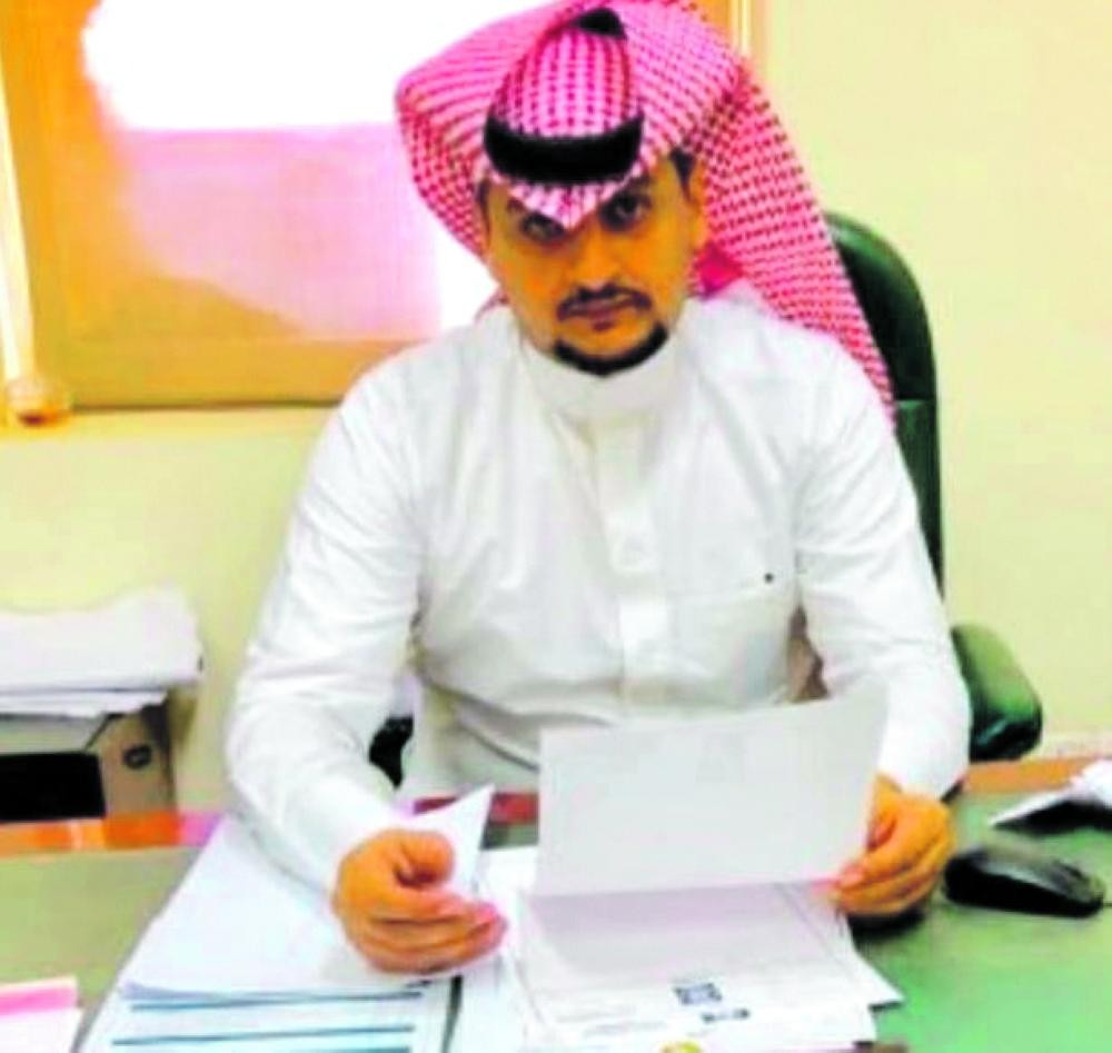 مواطن يعتدي على موظف بلدية بـ «فأس»