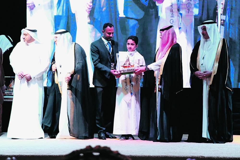 تكريم الفائزين بجائزة القطيف للإنجاز