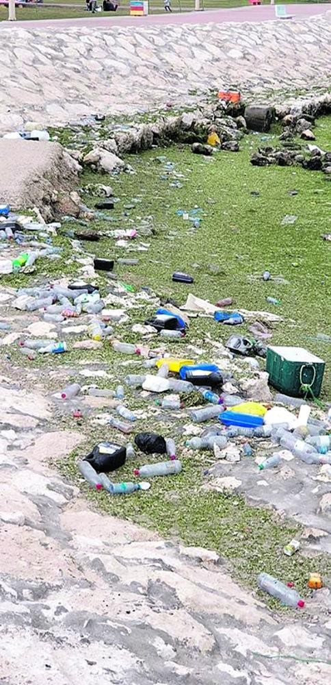 حملات مكثفة لتنظيف واجهة القطيف البحرية