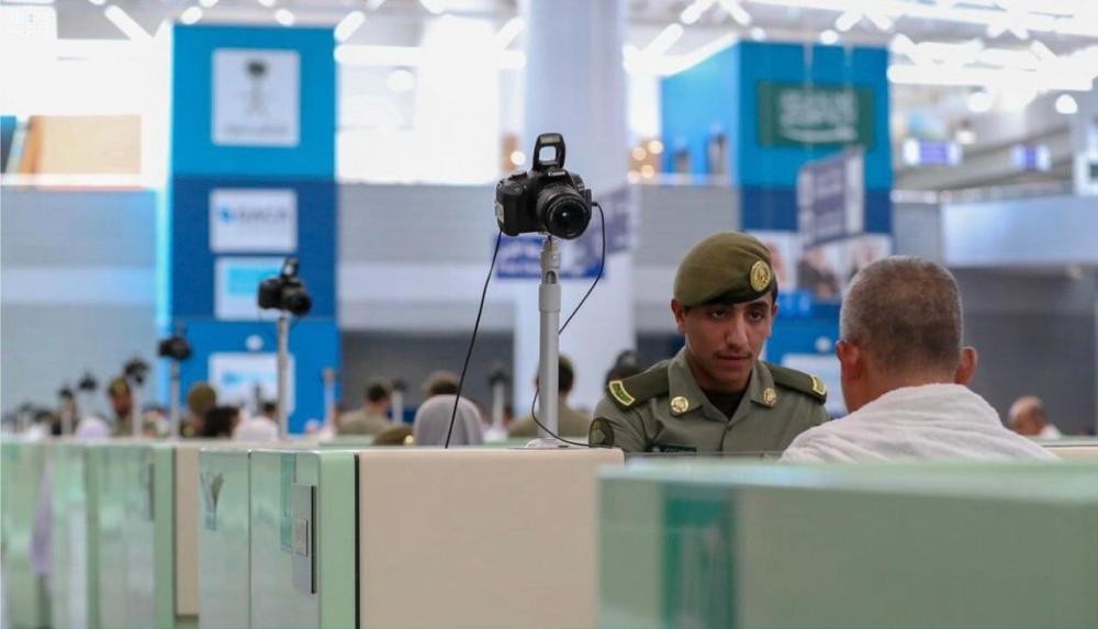 الجوازات تنهي إجراءات 9,7 ملايين معتمر