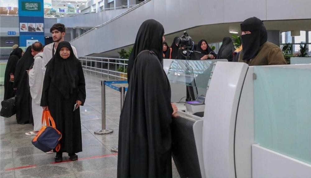 الجوازات تنهي إجراءات 9,7 ملايين معتمر