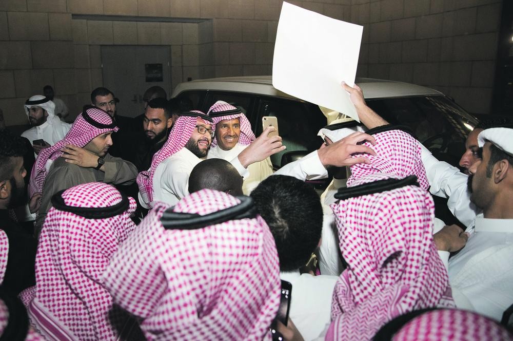 الجماهير تحاصر خالد عبدالرحمن في الجامعة