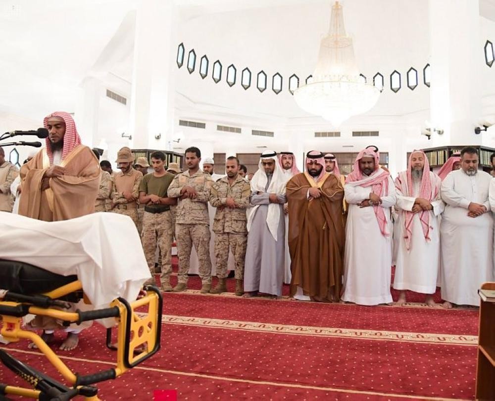 نائب أمير جازان يؤدي صلاة الميت على الشهيد «بلغيث»