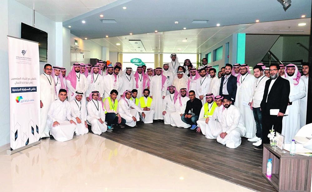 طلاب جامعيون يطورون برامج للمسؤولية المجتمعية