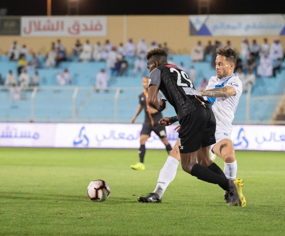 «الشباب» يهزم «الباطن» بهدفين
