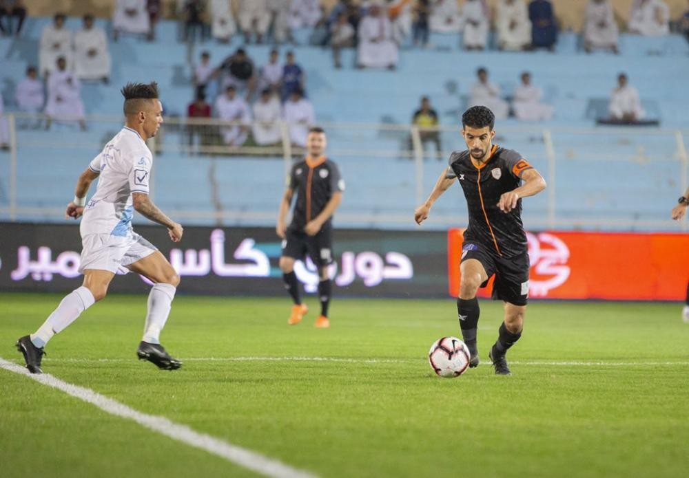 «الشباب» يهزم «الباطن» بهدفين