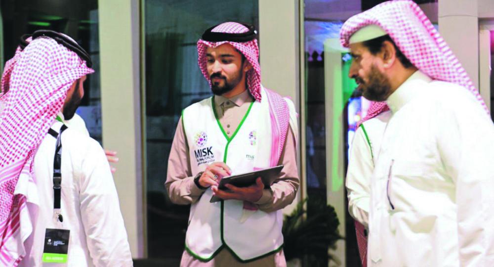 74 شابا وفتاة يدخلون في تحد لبناء المستقبل