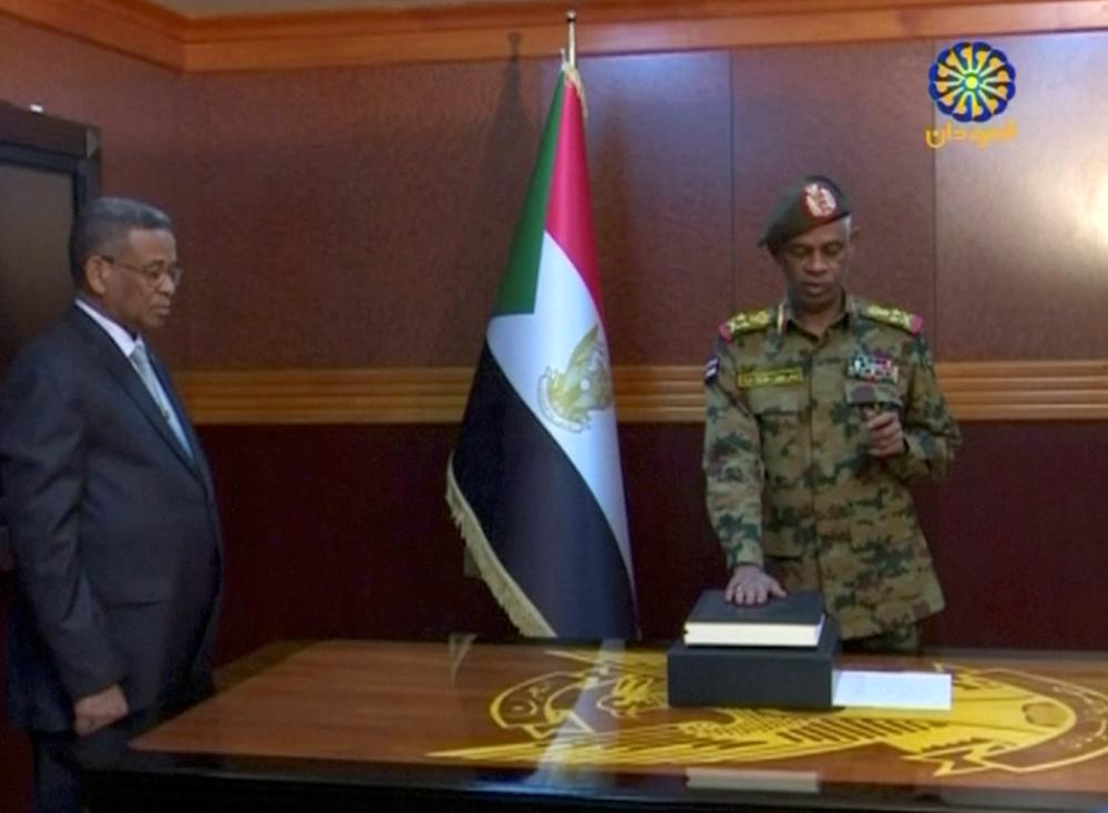 السودان.. «أبنعوف» رئيسًا لـ«العسكري الانتقالي» 