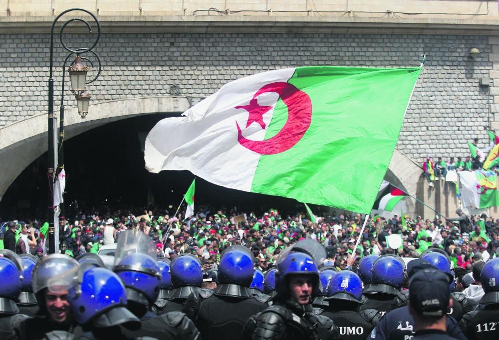 الجزائريون: نرفض انتخابات مزورة