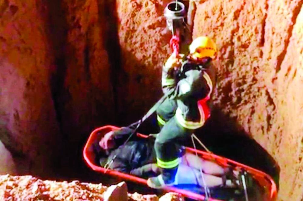 إنقاذ شاب سقط في بئر عمقها 20 مترا