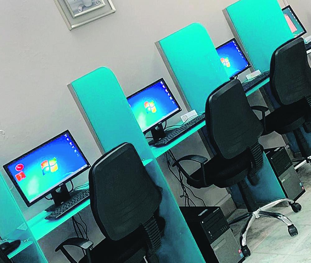 تعريف 30 موظفة في تأهيل الأحساء بـ «لوحة الأم»