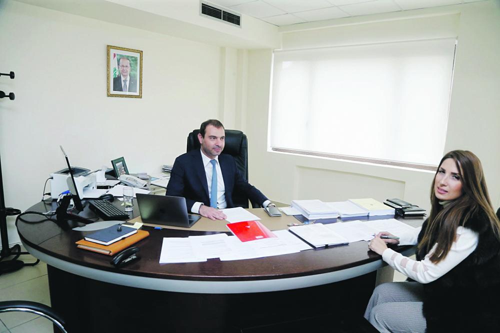  الوزير أفيوني يجيب عن أسئلة المحررة (اليوم)