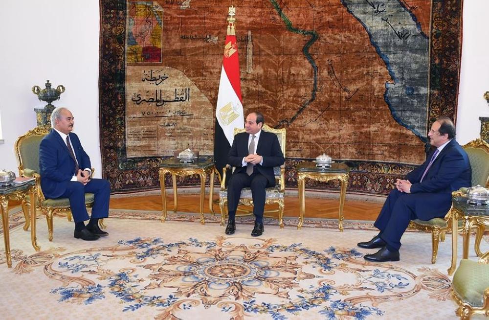 السيسي يبحث مع حفتر تطورات الأوضاع فى ليبيا