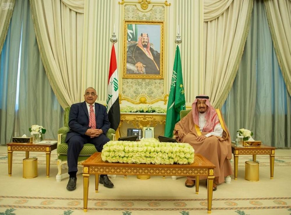 الملك يبحث سبل التعاون مع ورئيس الوزراء العراقي