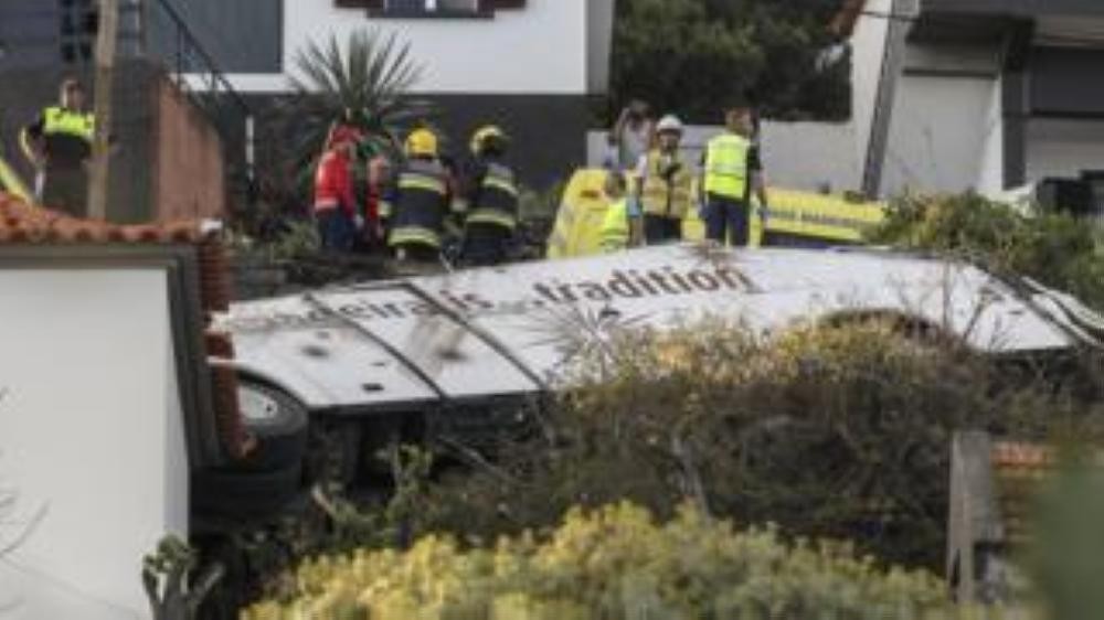 البرتغال.. مقتل 28 في حادث حافلة سياحية 