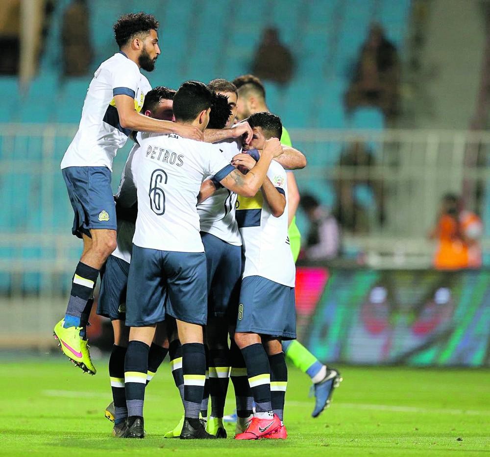 النصر يبصم على الصدارة بالخمسة