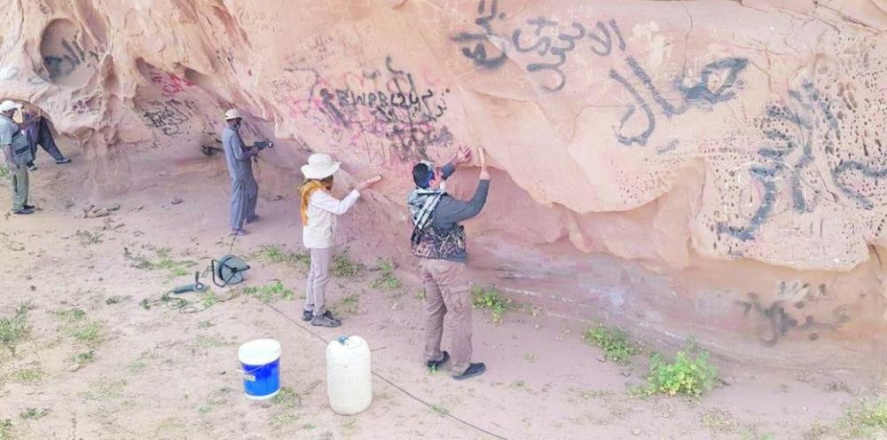هيئة السياحة تعيد لـ «صخرة عنترة» صفاءها