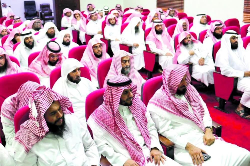 «الأمر بالمعروف»: طاعة ولاة الأمر واجبة