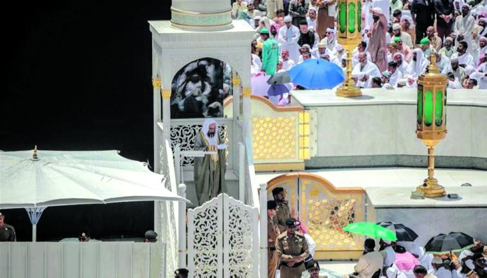 خطيب المسجد الحرام: «الفتن» أشد ما حذر منه نبينا