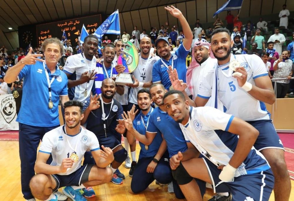 الهلال يتوج بـ«كأس الطائرة» بفوزه على الاتحاد