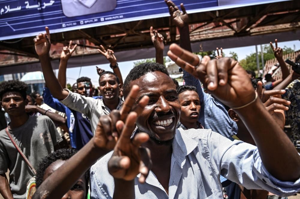 3 مليارات دولار دعم سعودي اماراتي للسودان