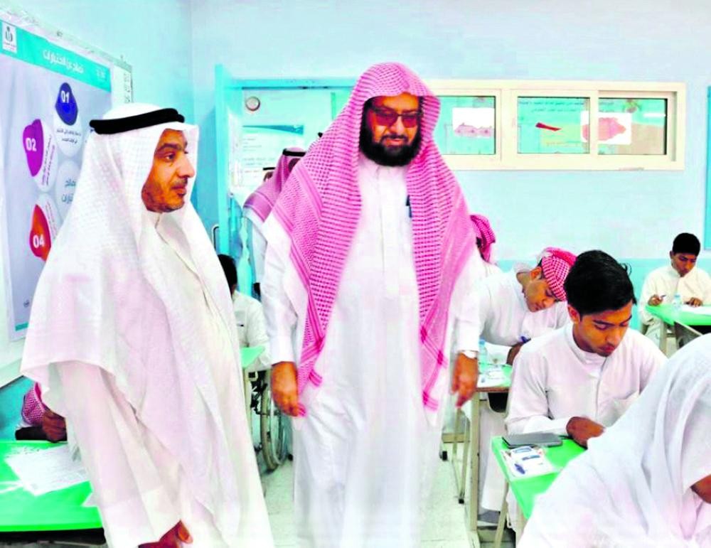 مدير تعليم الأحساء يطلع على برامج «التهيئة التربوية»