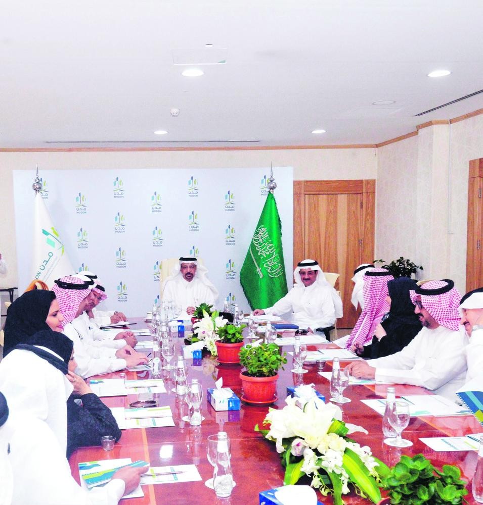 وزير الطاقة يناقش أنشطة «مدن» مع وفد لـ«الشورى»