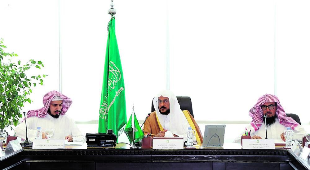 وزير الشؤون الإسلامية ينوه بالجهود المبذولة لخدمة الحج