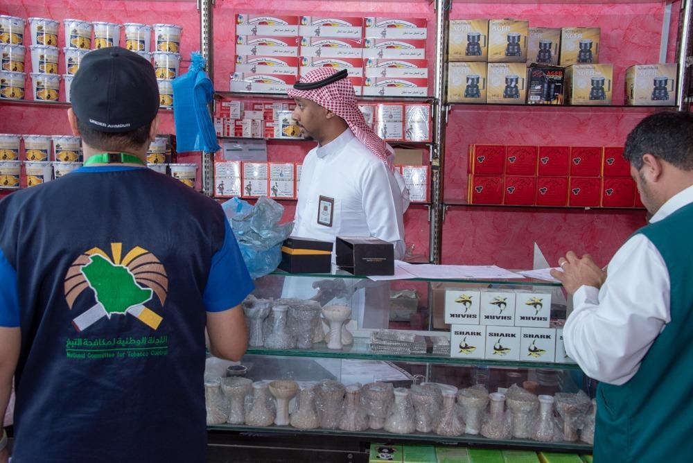 ضبط 15 مخالفة تبغ بمنافذ البيع بالشرقية