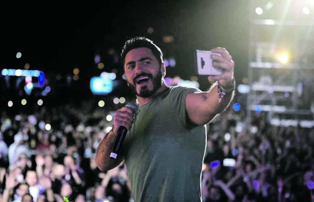 تامر حسني يحيي حفلا غنائيا وسط حضور كبير بالرياض