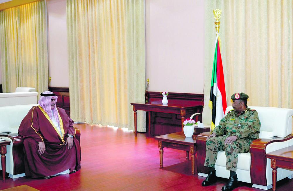 الجيش السوداني يطالب المتظاهرين برفع الحواجز
