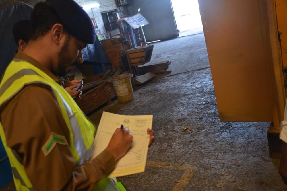 إغلاق 30 مستودعاً مخالفاً بجدة