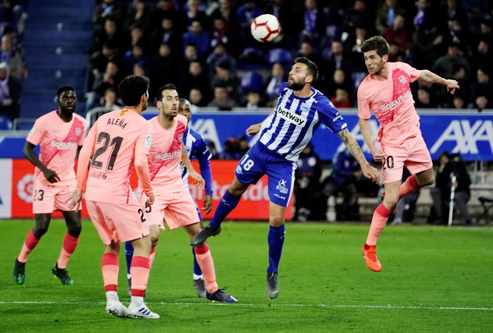«برشلونة» يهزم «ألافيس» بثنائية