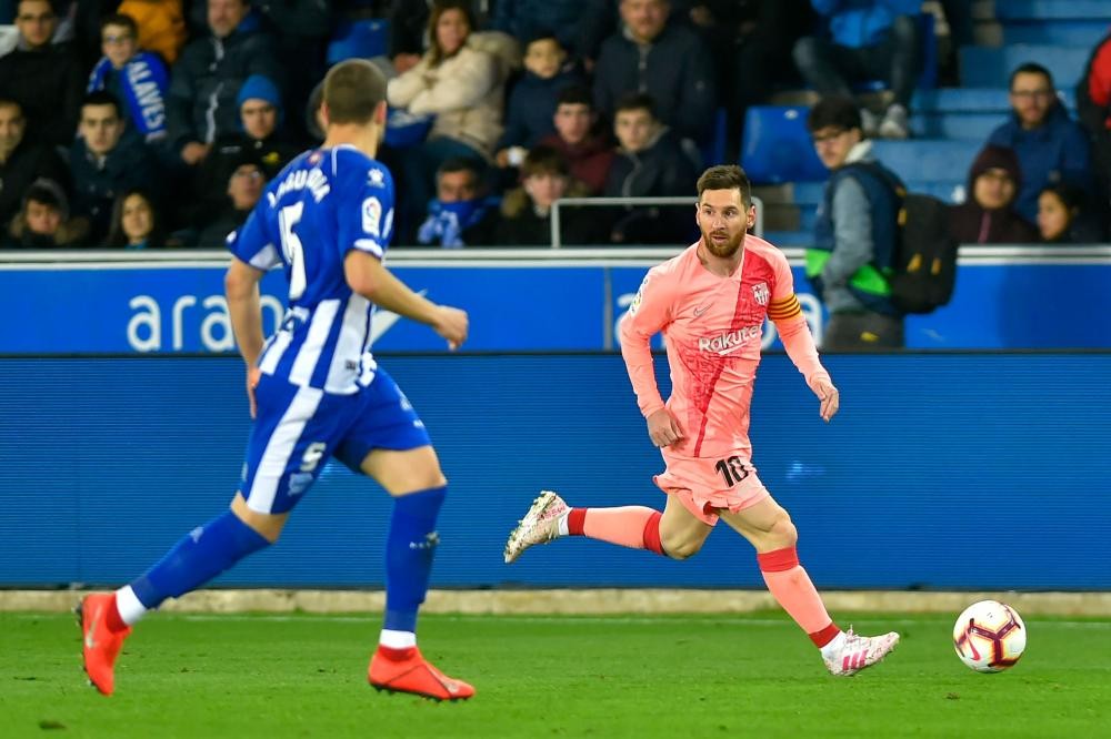 «برشلونة» يهزم «ألافيس» بثنائية