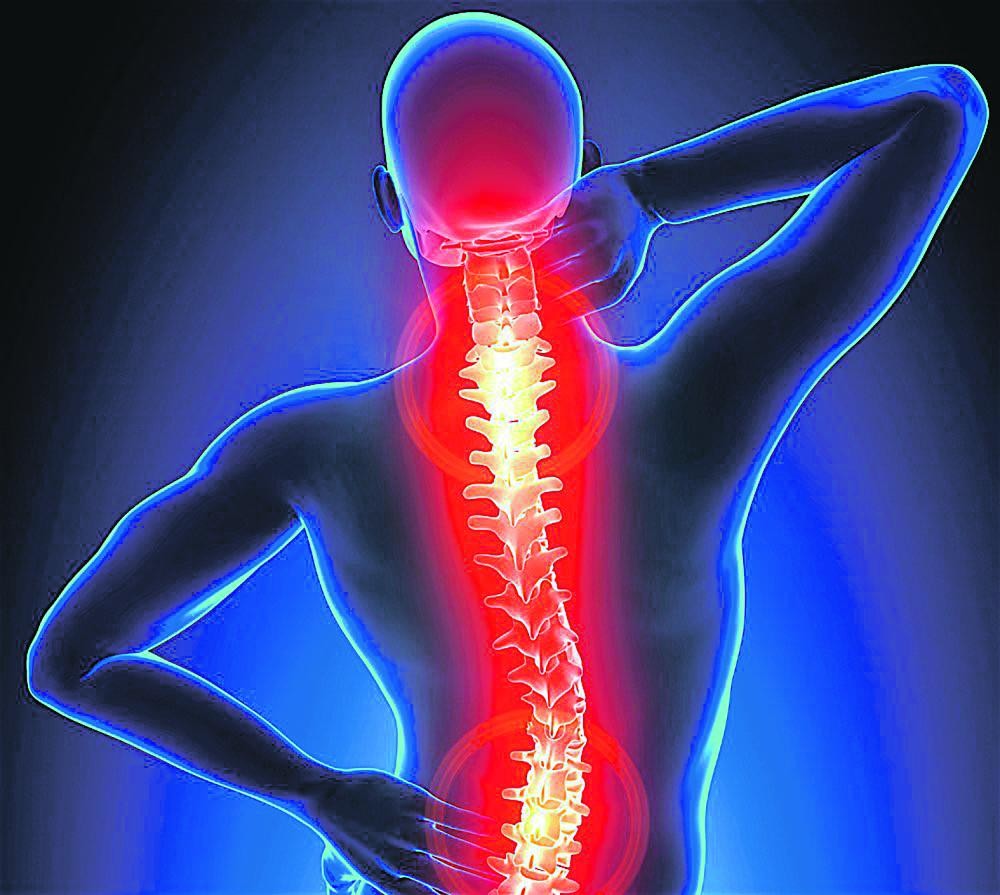 تجنبا لآلام الظهر.. احذر رفع الأثقال بطريقة خاطئة