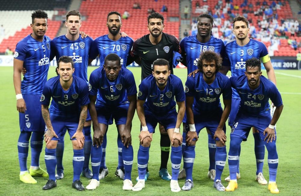 التعاون يصطدم بالهلال مرتين في 3 أيام