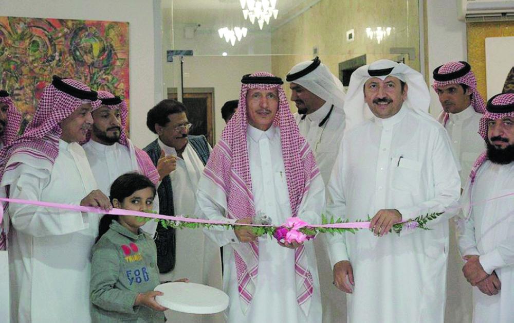 60 عملا تشكيليا في فنون الطائف