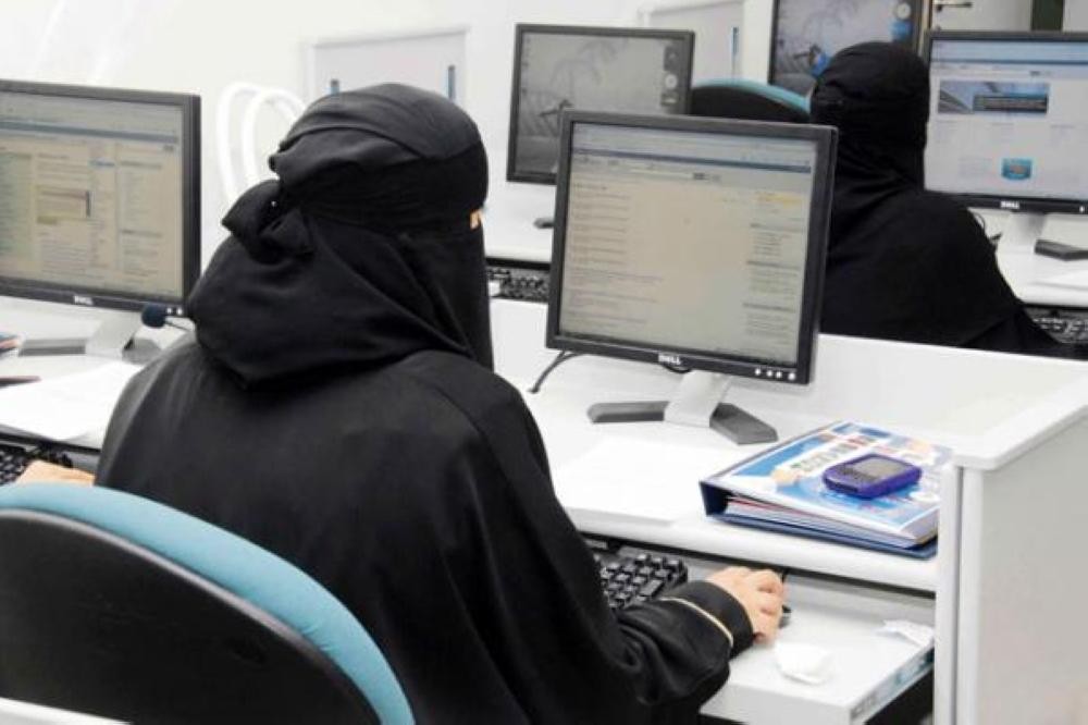 «العمل» تشدد على ضرورة توفير حراسة أمنية للعاملات
