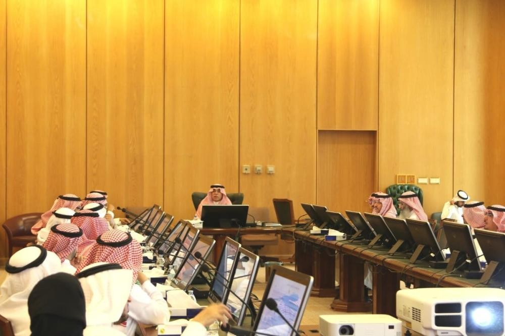 وزير «البلدية» يطلق بوابة «فرص»