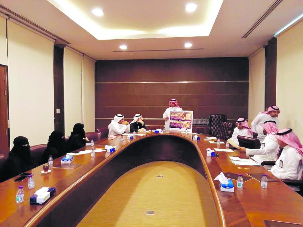 رؤساء 5 بلديات بجدة يطلعون على مشاريع الخبر