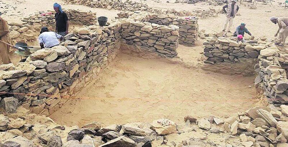 «عشم» الأثرية مدينة الذهب والمعادن تحت رمال القنفذة