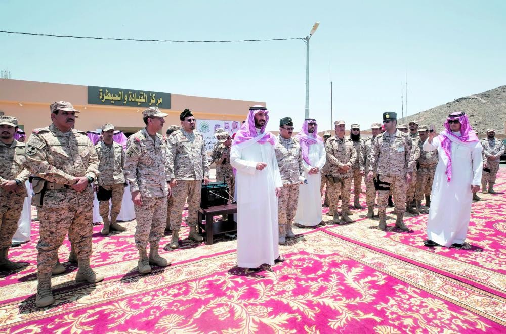 الأمير عبدالله بن بندر يزور قوات الحرس الوطني بالحد الجنوبي