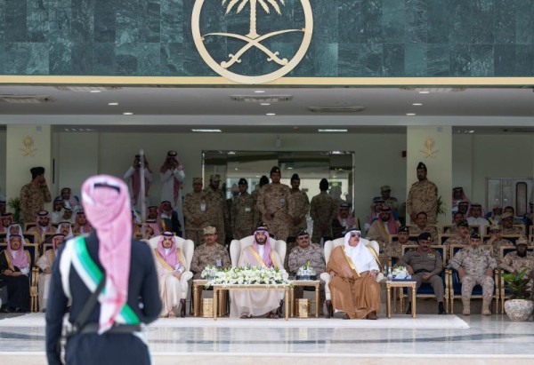وزير الحرس الوطني يرعى حفل تخريج الضباط الجامعيين