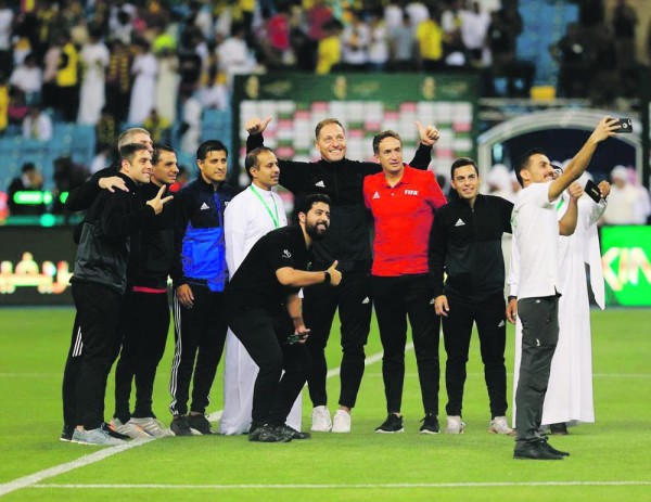 «سيلفي» الحكام